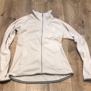 Women's Arc'teryx cream zip up sweater size small